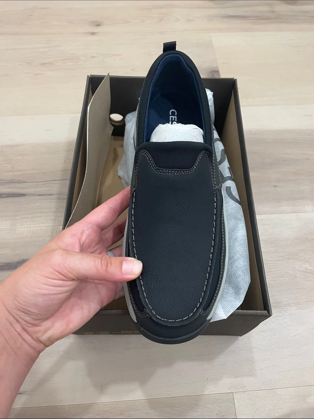 NWT Cestfini Men's Casual Walk Shoe in Black and Grey